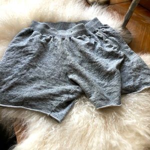 In GC 7/10 Zara men’s grey sweatshorts in SZ M!!